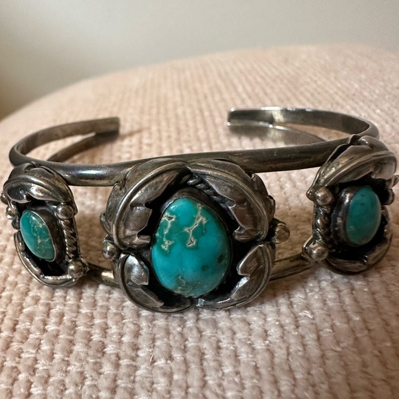 Beautiful Vintage Native American Cuff Bracelet Sonoran Turquoise Maker’s Mark - Picture 7 of 16
